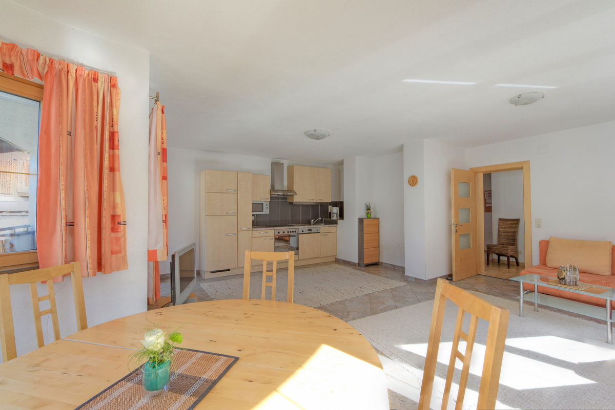 Wohn- und Essbereich im Appartement 2